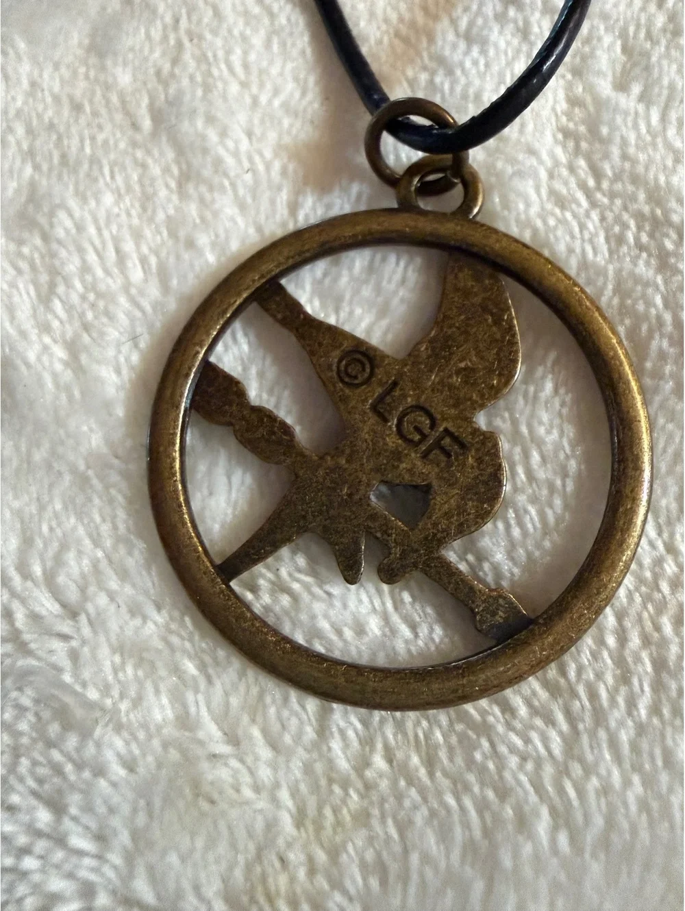 NECA Hunger Games Mockingjay pendant necklace brass medallion black leather cord